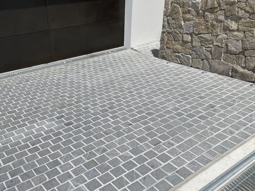 Regent Grey Exfoliated Cobblestones - Image 3